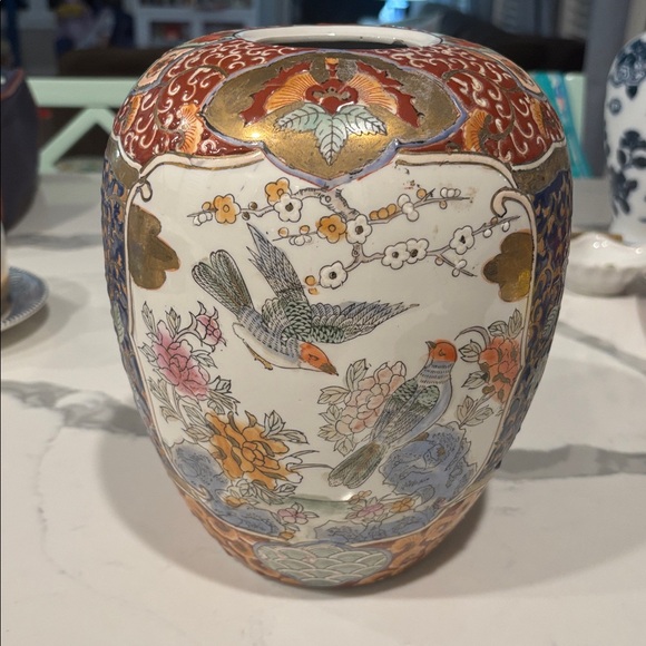 VINTAGE Macau Chinese Hand Painted Birds & Flower Porcelain Ginger Jar - Picture 1 of 4
